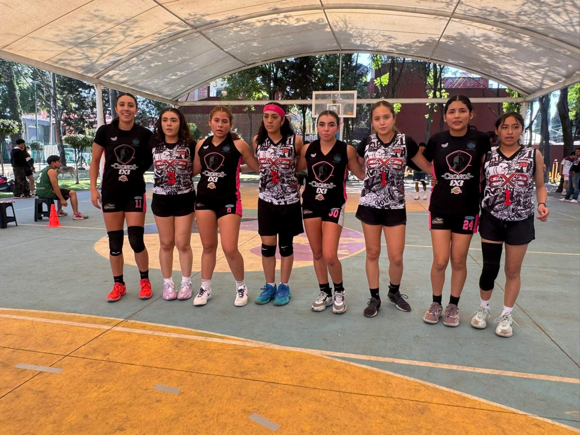 Equipo femenil Club Lobos en torneo 3x3